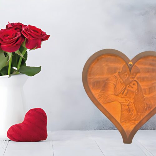 PERSONALIZIRANA SVIJETILJKA U OBLIKU SRCA SA VAŠOM SLIKOM