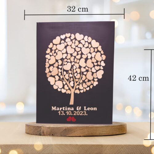 SLIKA SA DRVETOM ZA MLADENCE KAO USPOMENA NA NJIHOVE GOSTE