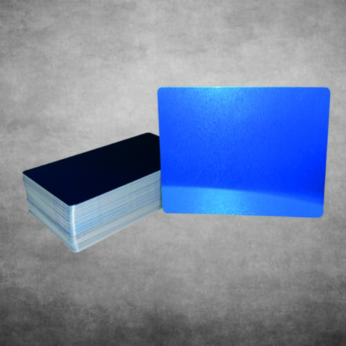 PERSONALIZIRANA GRAVURA NA ALUMINIJSKE VIZITKE – PLAVA