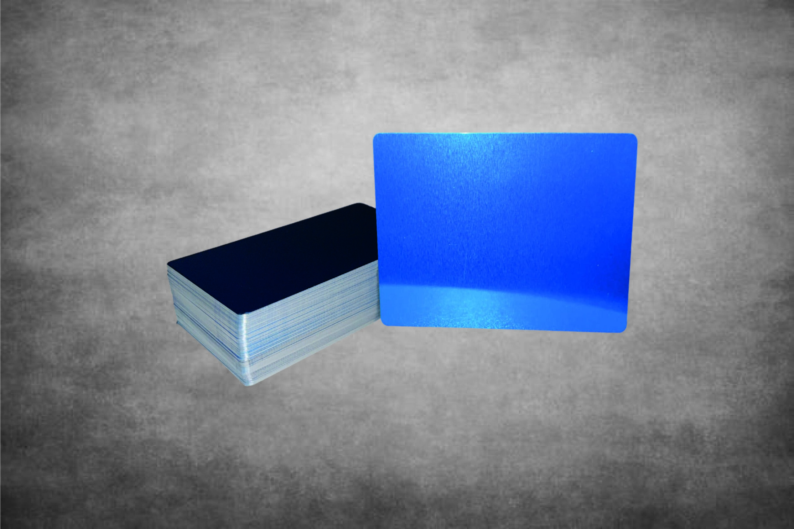 PERSONALIZIRANA GRAVURA NA ALUMINIJSKE VIZITKE - PLAVA