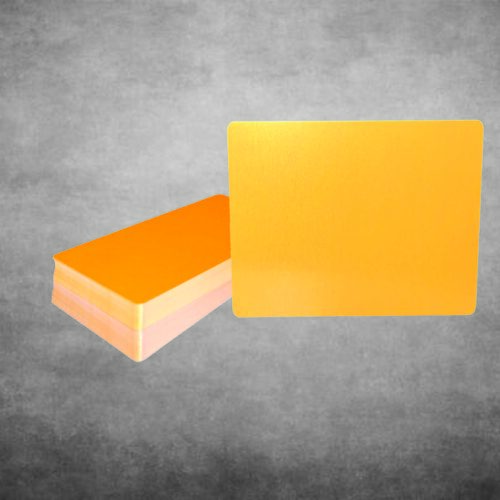 PERSONALIZIRANA GRAVURA NA ALUMINIJSKE VIZITKE – ZLATNA #1