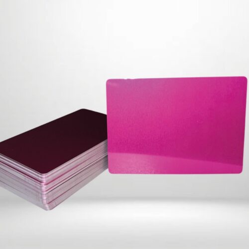 PERSONALIZIRANA GRAVURA NA ALUMINIJSKE VIZITKE – PINK